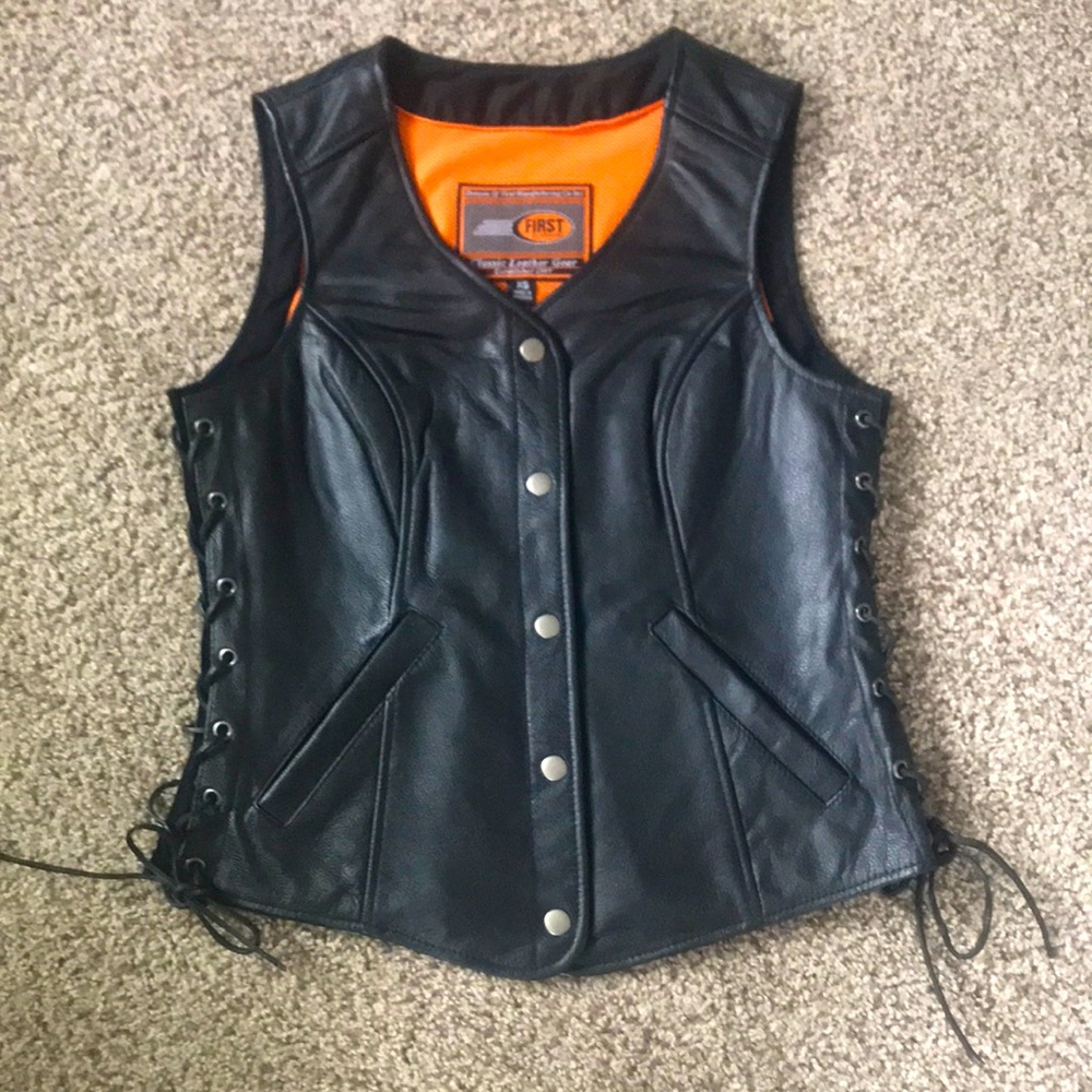 NEW! 100% genuine leather•XS•open adjustable leather tie sides• snap closure•